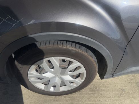 Used 2021 Toyota C-HR LE FWD image 2