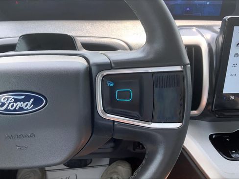 Used 2025 Ford Expedition Active AWD/4WD image 24