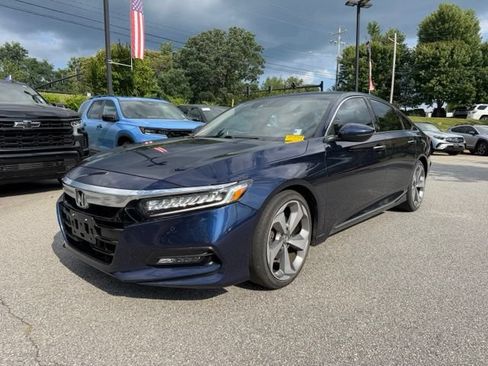 Used 2018 Honda Accord Touring image 1