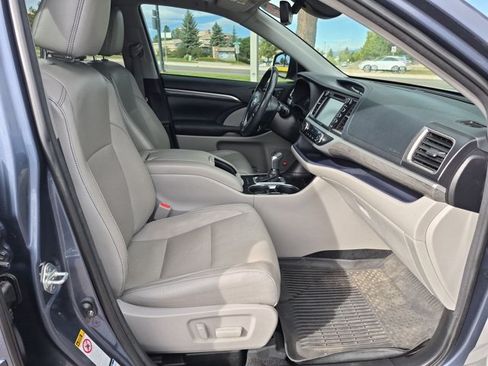 Used 2018 Toyota Highlander Limited Platinum AWD/4WD image 22