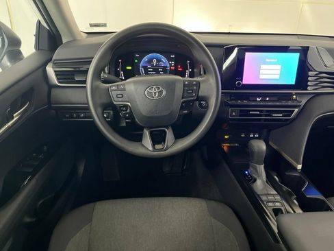 Used 2025 Toyota Camry LE w/ Convenience Package FWD image 32
