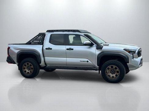 Used 2024 Toyota Tacoma Trailhunter image 4