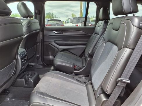 Used 2024 Jeep Grand Cherokee L Altitude image 8