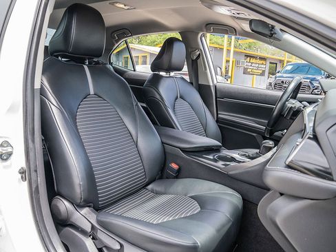 Used 2020 Toyota Camry SE image 20