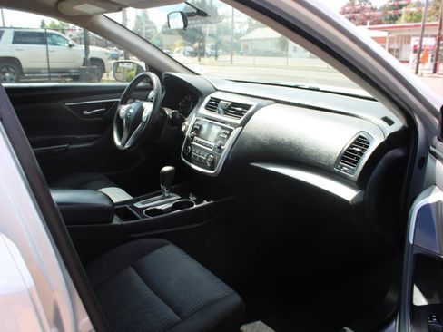 Used 2016 Nissan Altima 2.5 S w/ Power Driver Seat Package FWD image 12