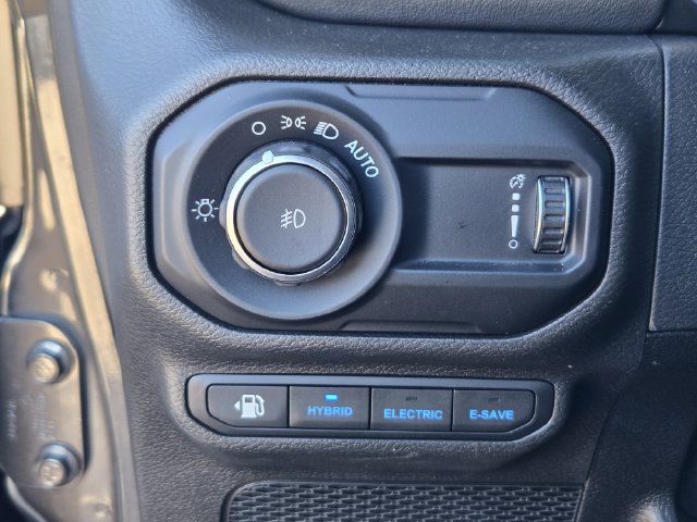 Certified 2023 Jeep Wrangler Unlimited Sahara w/ Cold Weather Group AWD/4WD image 21