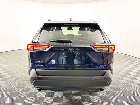 Used 2022 Toyota RAV4 XLE w/ Convenience Package image 4