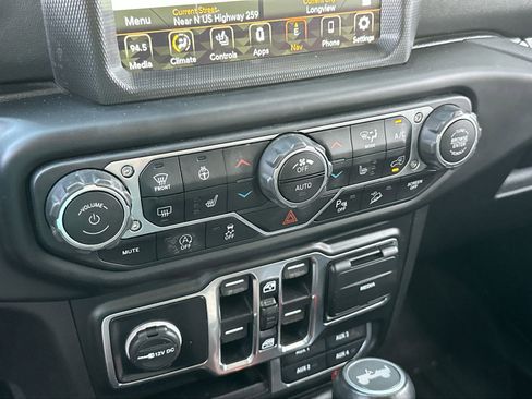 Used 2020 Jeep Wrangler Unlimited Sahara image 19