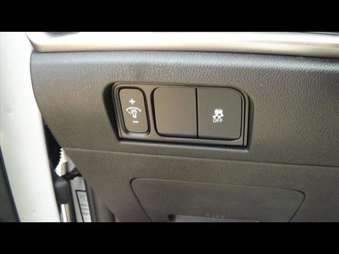 Used 2024 Kia Sorento S image 21