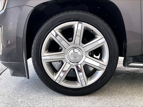 Used 2017 Cadillac Escalade Luxury AWD/4WD image 10