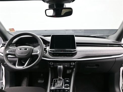 Used 2025 Jeep Compass Sport image 17