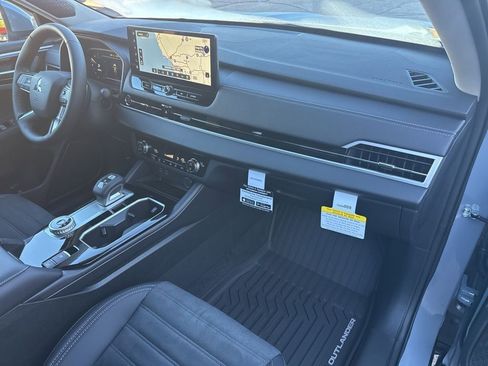New 2026 Mitsubishi Outlander SE image 21