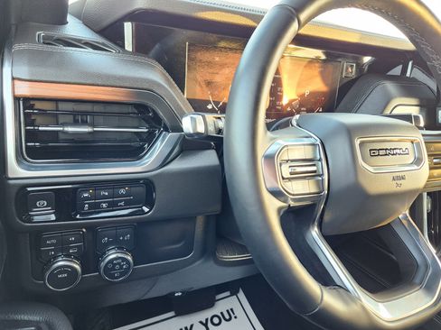 Used 2025 GMC Yukon Denali image 24