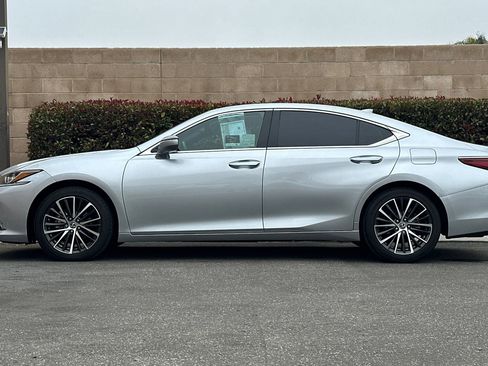 Certified 2024 Lexus ES 350 w/ Premium Package image 7