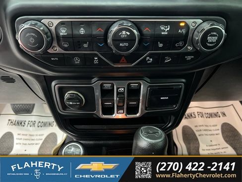 Used 2018 Jeep Wrangler Unlimited Sahara AWD/4WD image 29