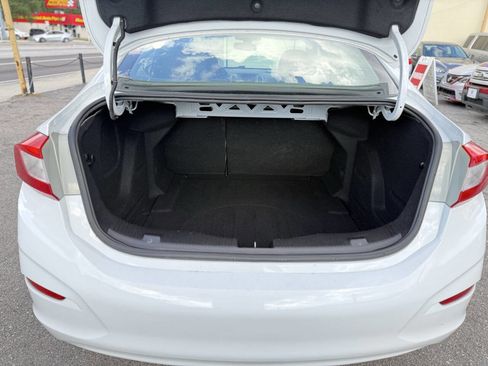 Used 2017 Chevrolet Cruze LT FWD image 20
