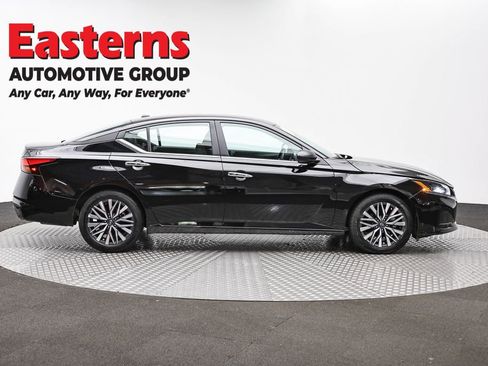 Used 2025 Nissan Altima 2.5 SV image 4