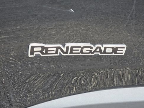 Used 2023 Jeep Renegade Latitude image 10