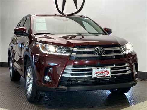 Used 2019 Toyota Highlander Limited image 2