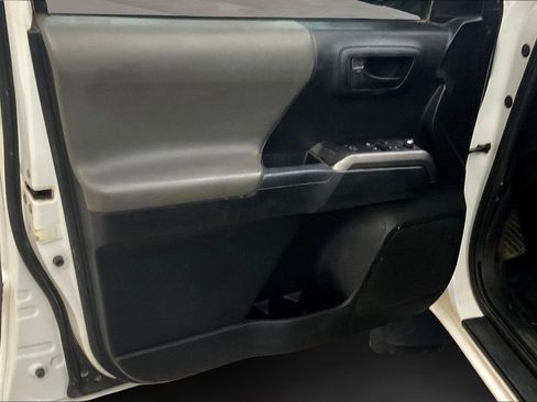 Used 2017 Toyota Tacoma SR image 16