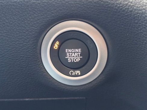 New 2026 Chrysler Pacifica Select image 40