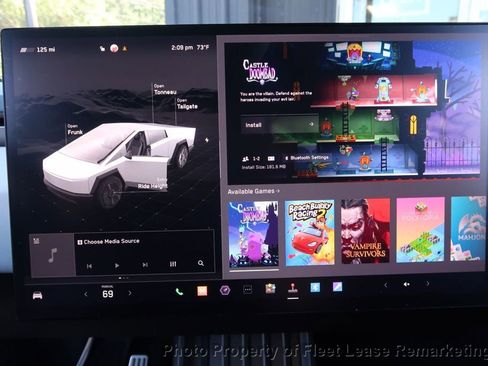 Used 2024 Tesla Cybertruck AWD Crew Cab image 43