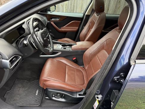 Used 2017 Jaguar F-PACE S image 11