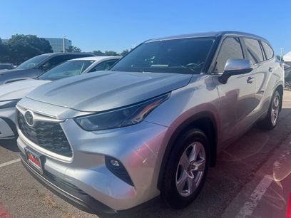 Used 2023 Toyota Highlander LE