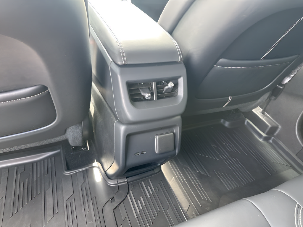 Certified 2025 Cadillac Optiq Luxury 1 AWD/4WD image 30