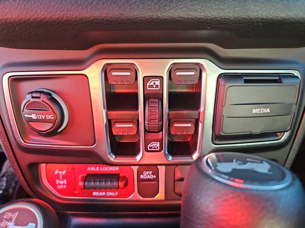 Used 2025 Jeep Wrangler Unlimited Sport AWD/4WD image 27