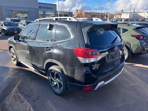 Used 2022 Subaru Forester Touring image 4