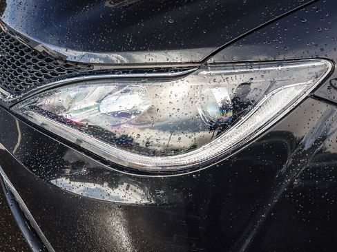 Used 2018 Chrysler Pacifica Touring Plus image 24