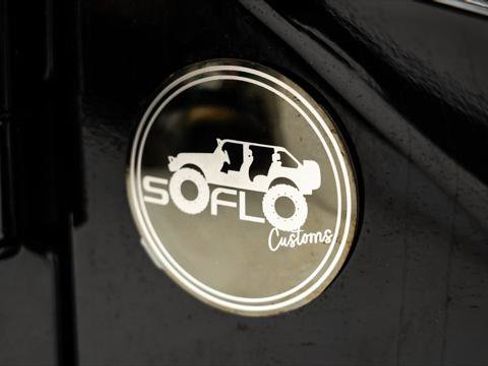 Used 2025 Jeep Gladiator Sport image 25