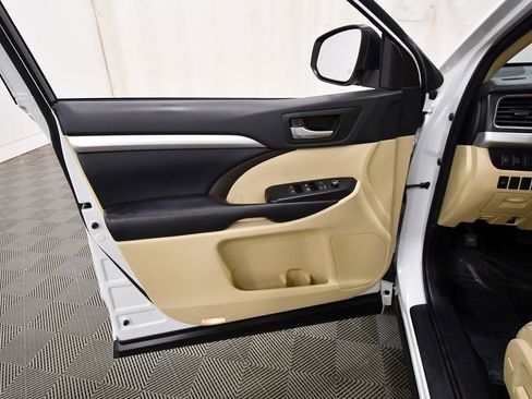 Used 2018 Toyota Highlander XLE image 13