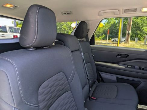 Used 2025 Nissan Pathfinder SV AWD/4WD image 28