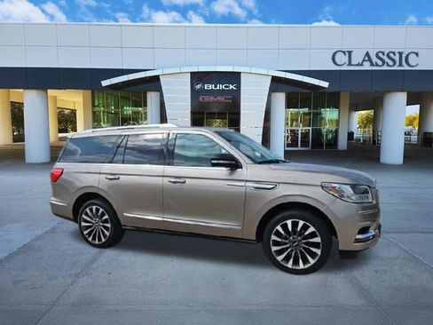 Used 2018 Lincoln Navigator Select RWD image 9