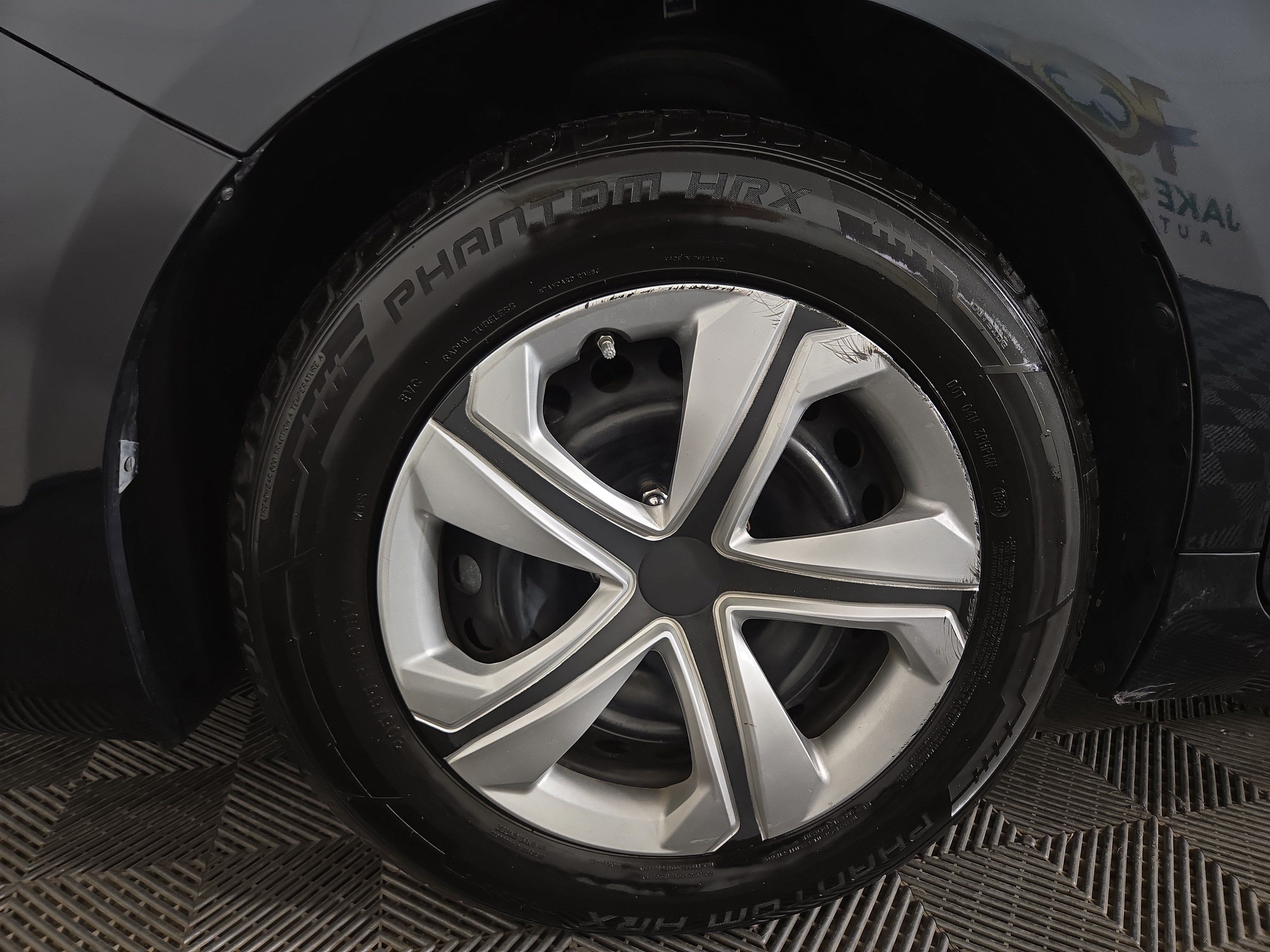 Used 2016 Toyota Camry LE FWD image 32