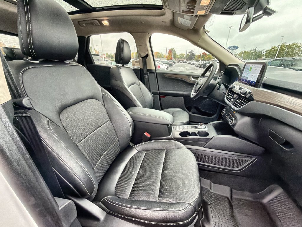 Used 2020 Ford Escape Titanium AWD/4WD image 24