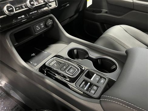 New 2025 Honda Pilot Touring image 17