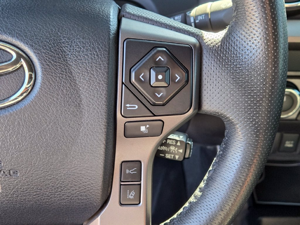 Used 2020 Toyota Tacoma TRD Off-Road w/ TRD Premium Off Road Package AWD/4WD image 31