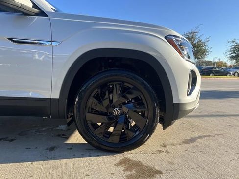New 2026 Volkswagen Atlas Cross Sport SE FWD image 8