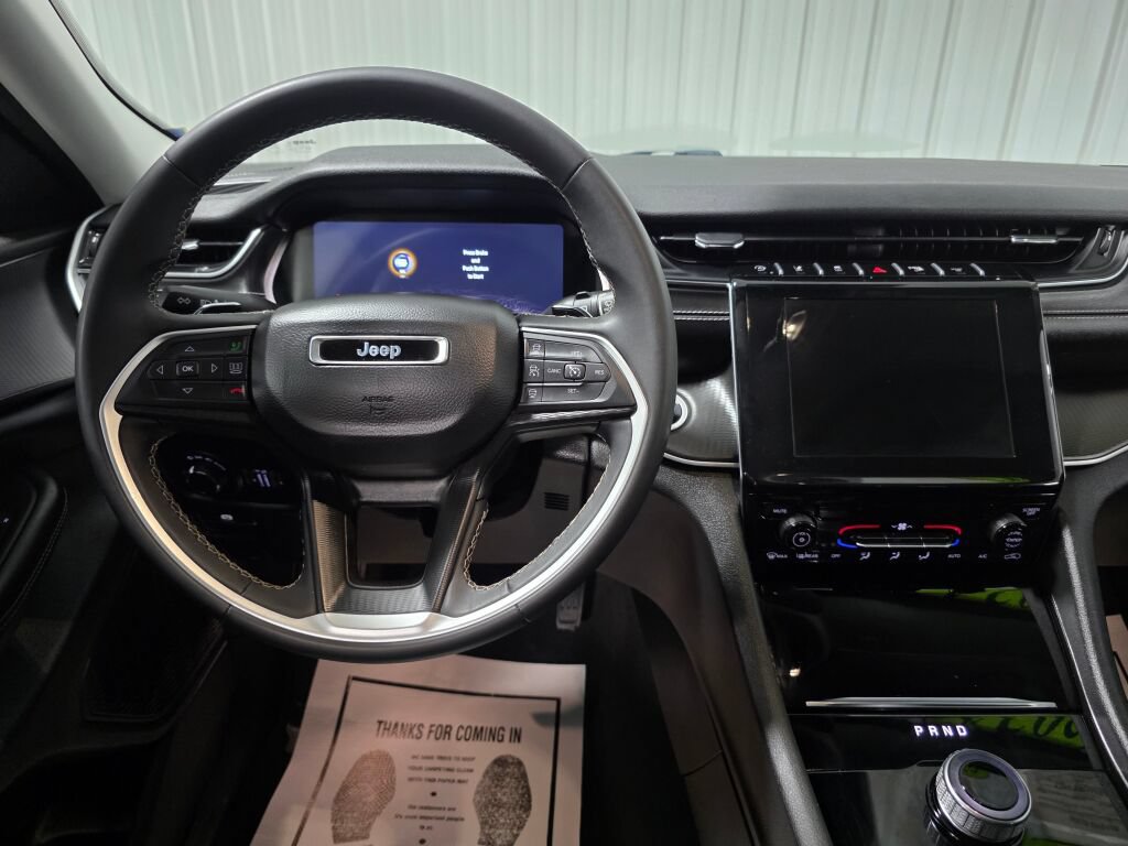 Used 2024 Jeep Grand Cherokee Laredo RWD image 8