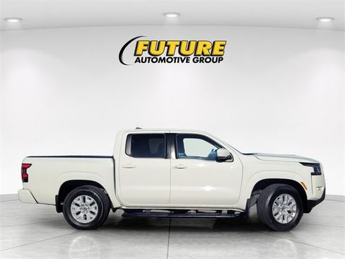 Certified 2022 Nissan Frontier SV image 3