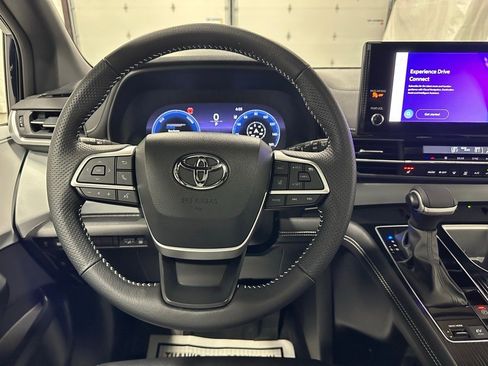 Used 2025 Toyota Sienna XSE image 18