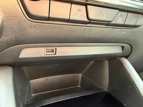 Used 2019 MAZDA MAZDA3 Hatchback FWD image 18