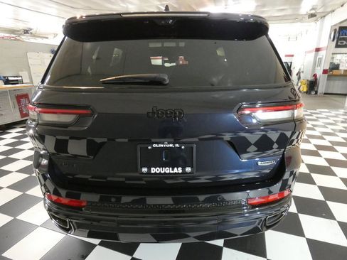 Used 2024 Jeep Grand Cherokee L Summit AWD/4WD image 6