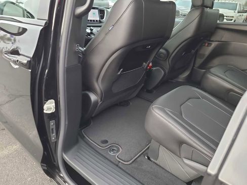 New 2026 Chrysler Pacifica Select w/ S Appearance Package image 20
