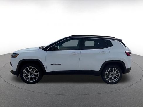 Used 2025 Jeep Compass Limited AWD/4WD image 9