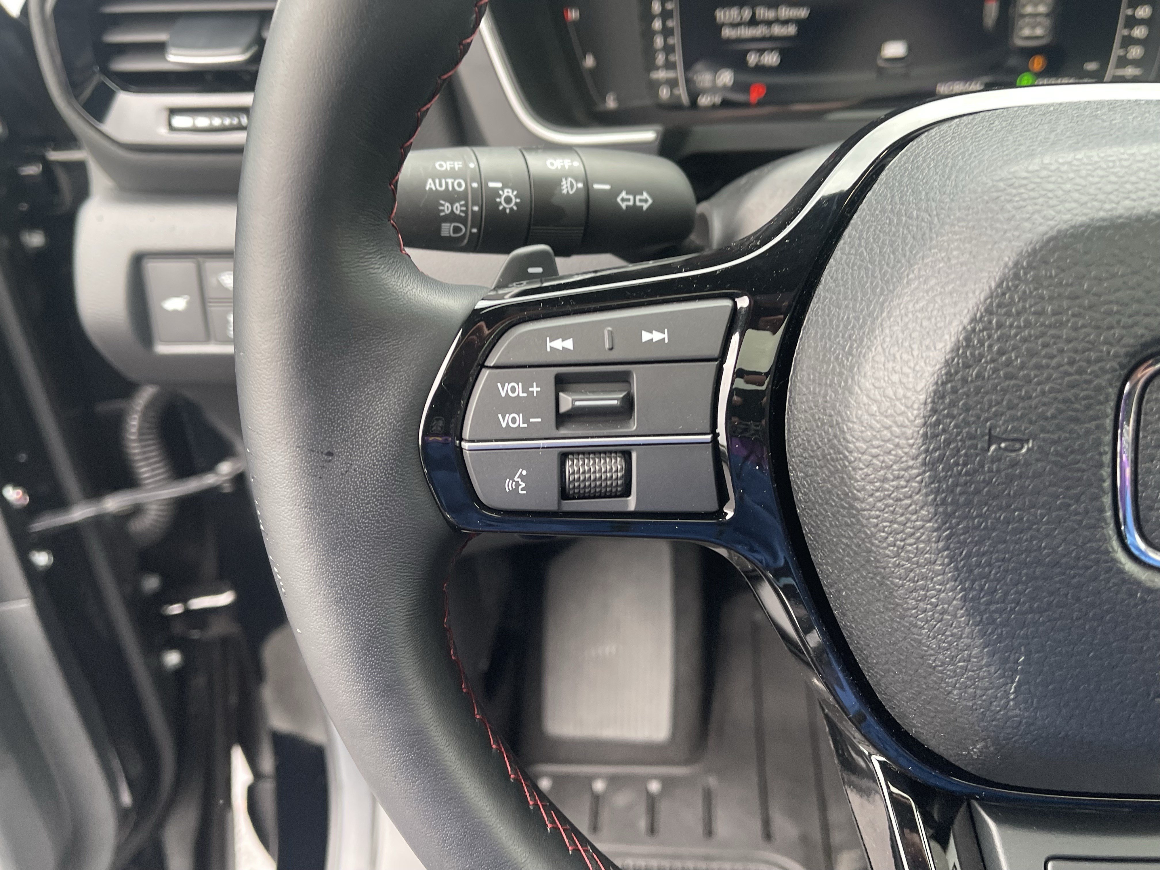 Used 2025 Honda Pilot Black Edition image 22