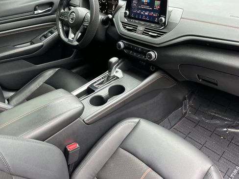 Used 2022 Nissan Altima 2.0 SR FWD image 15